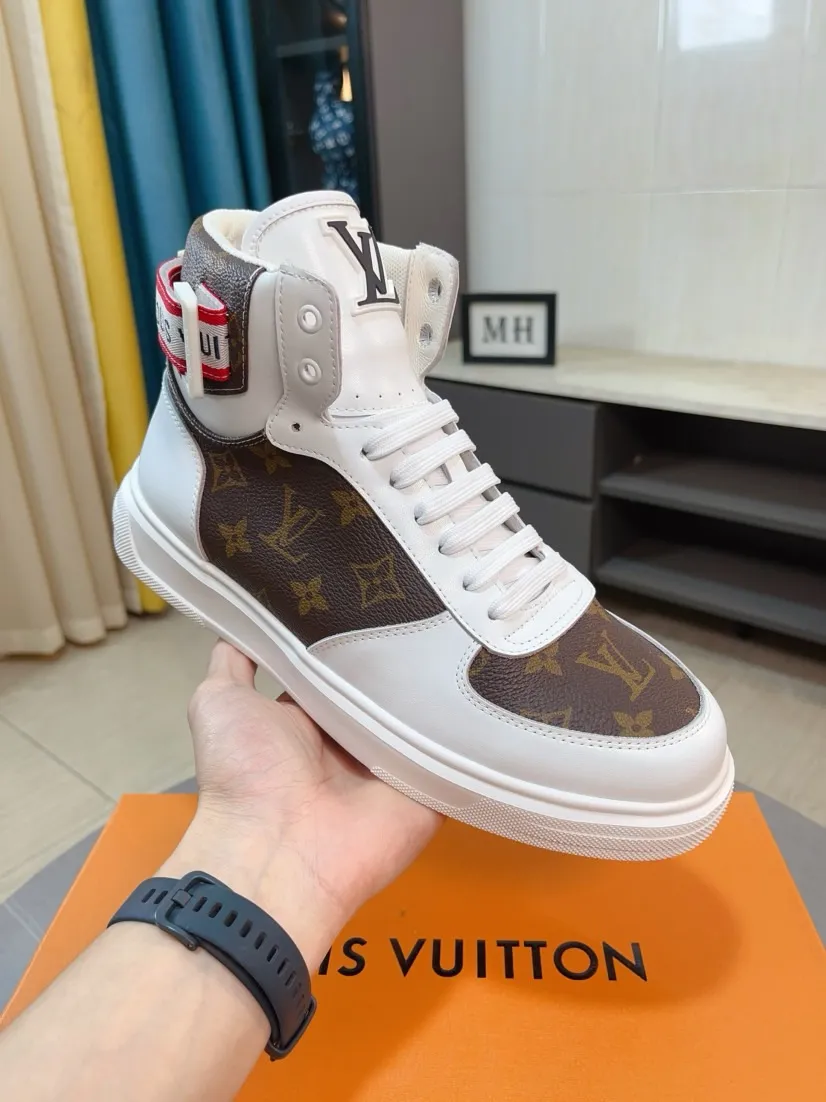 Men's shoes 💰440🌹🌹【LOUIS VUITTON】Same style on Louis Vuitton* official website🚹Men's high-top casual shoes❤️Same style as popular celebrities and big names ~ Best-selling at home and abroad Lv focuses on the checkerboard series...Imported first-layer cowhide with special fabrics➕Full sheep leather lining➕Brand-specific hollow outsole💎Produced by OEM The highest version🔍🔍Number of codes: 38-44,